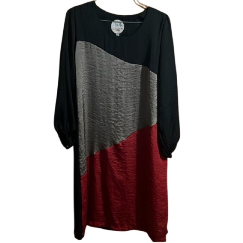 #440 Almatrichi Dress from Madrid Spain size 42 in US size 10 Black Gold & Red